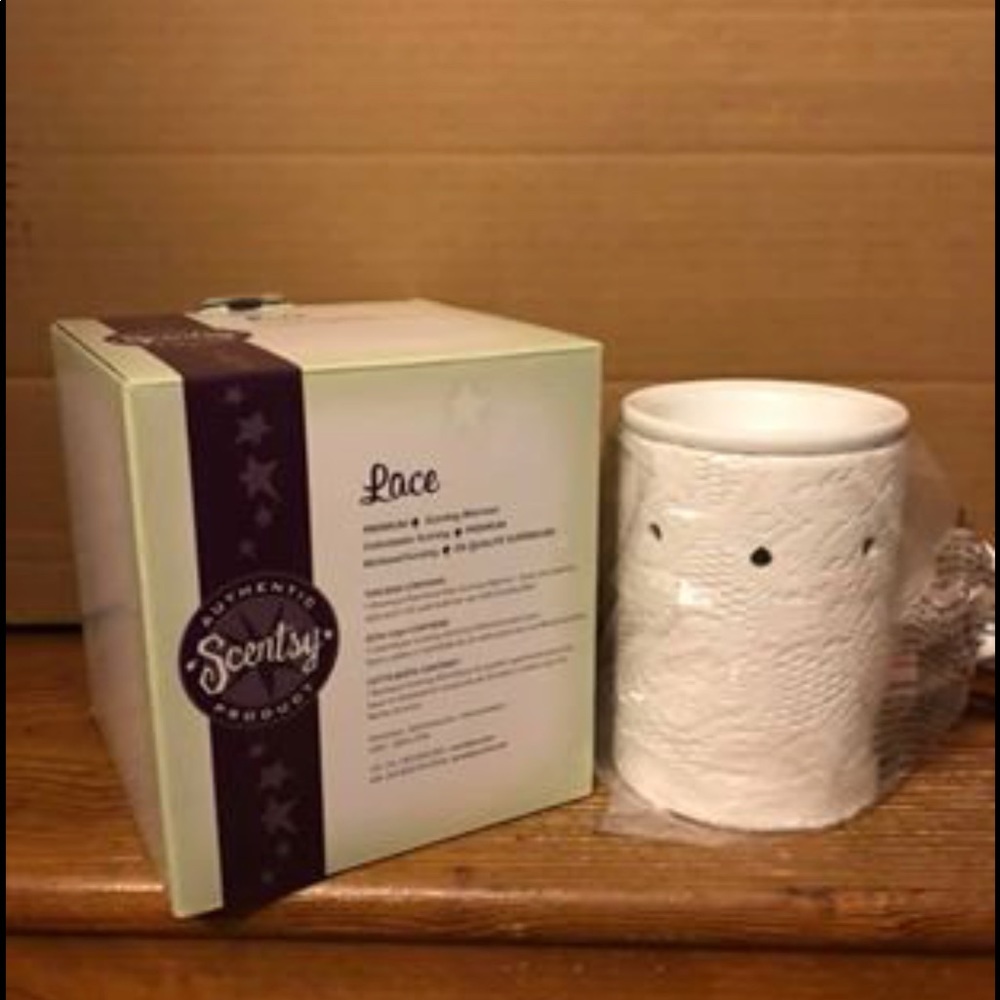 Scentsy warmer “Lace”